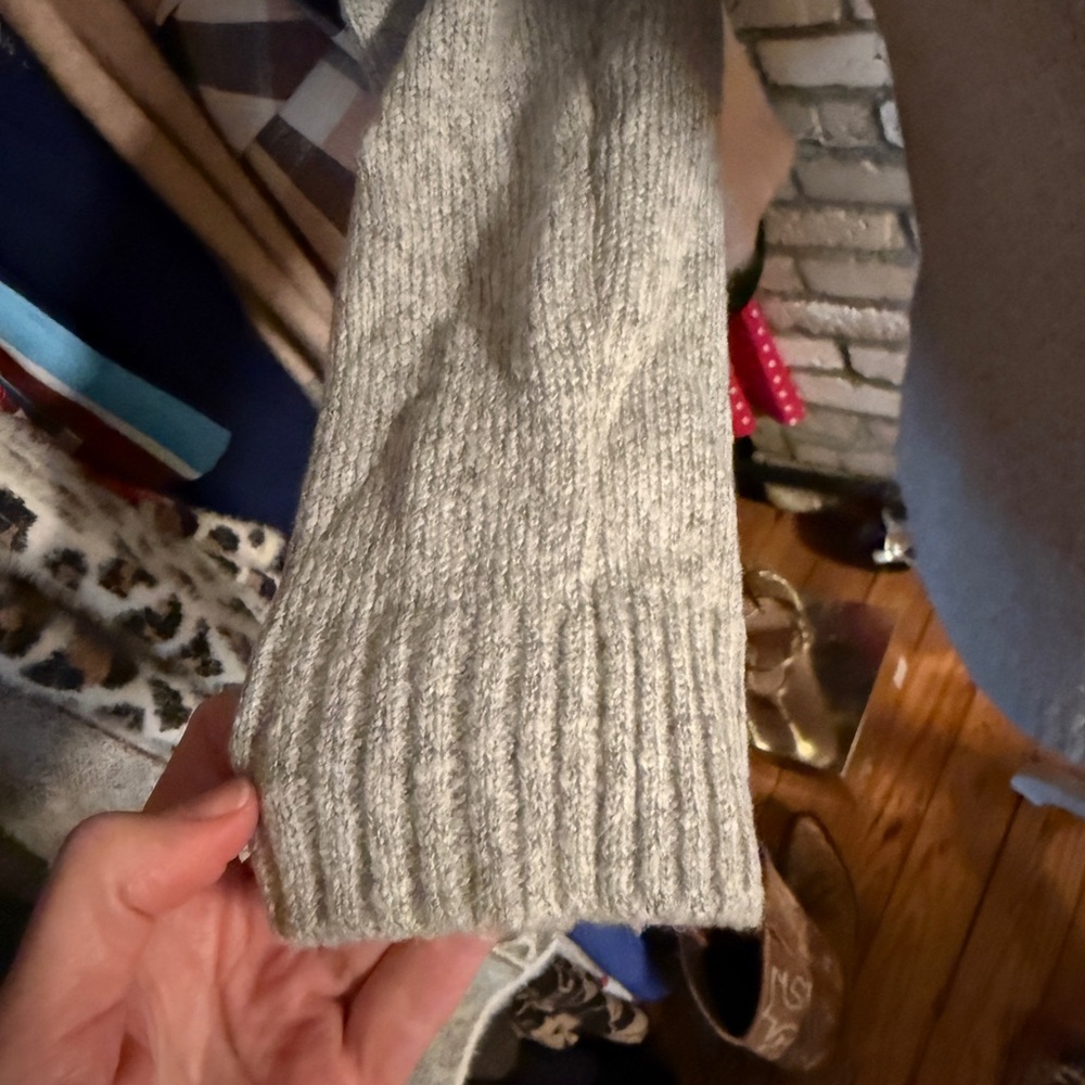 GAP Light Gray Women's Scoop-Neck Sweater - Picture 3 of 5